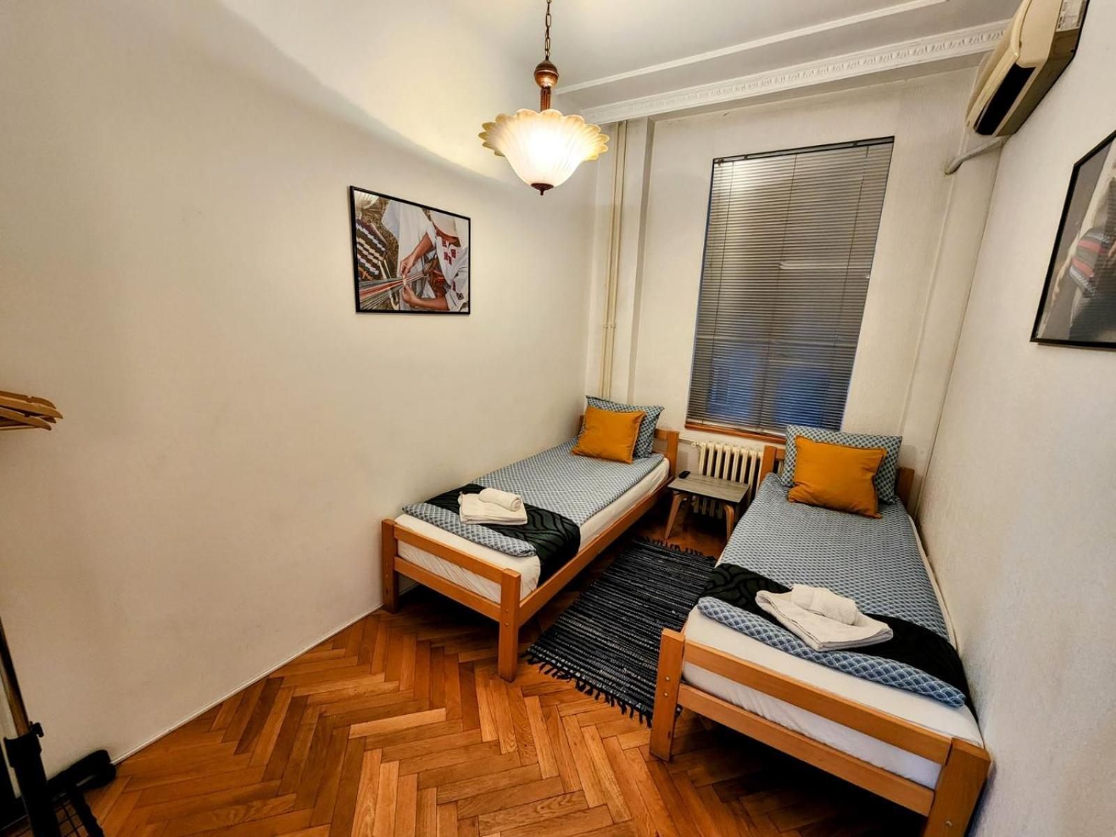 Authentic Belgrade Centre Apartments For Large Groups, Republic Square - Up To 47 People In 5 Apartments Pokoj fotografie