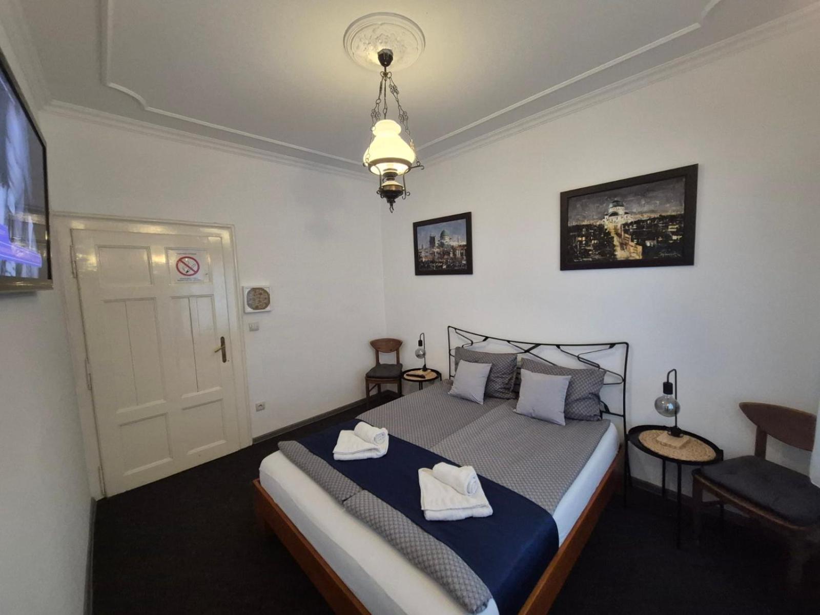 Authentic Belgrade Centre Apartments For Large Groups, Republic Square - Up To 47 People In 5 Apartments Pokoj fotografie