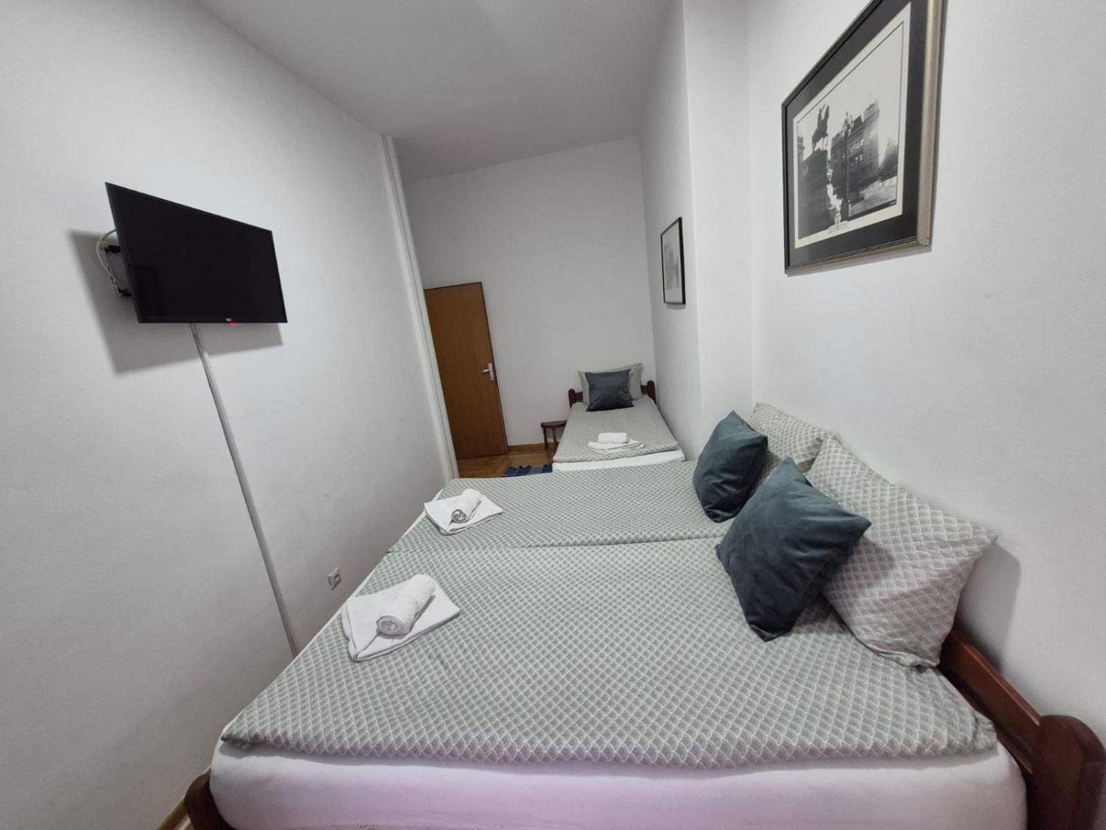 Authentic Belgrade Centre Apartments For Large Groups, Republic Square - Up To 47 People In 5 Apartments Pokoj fotografie