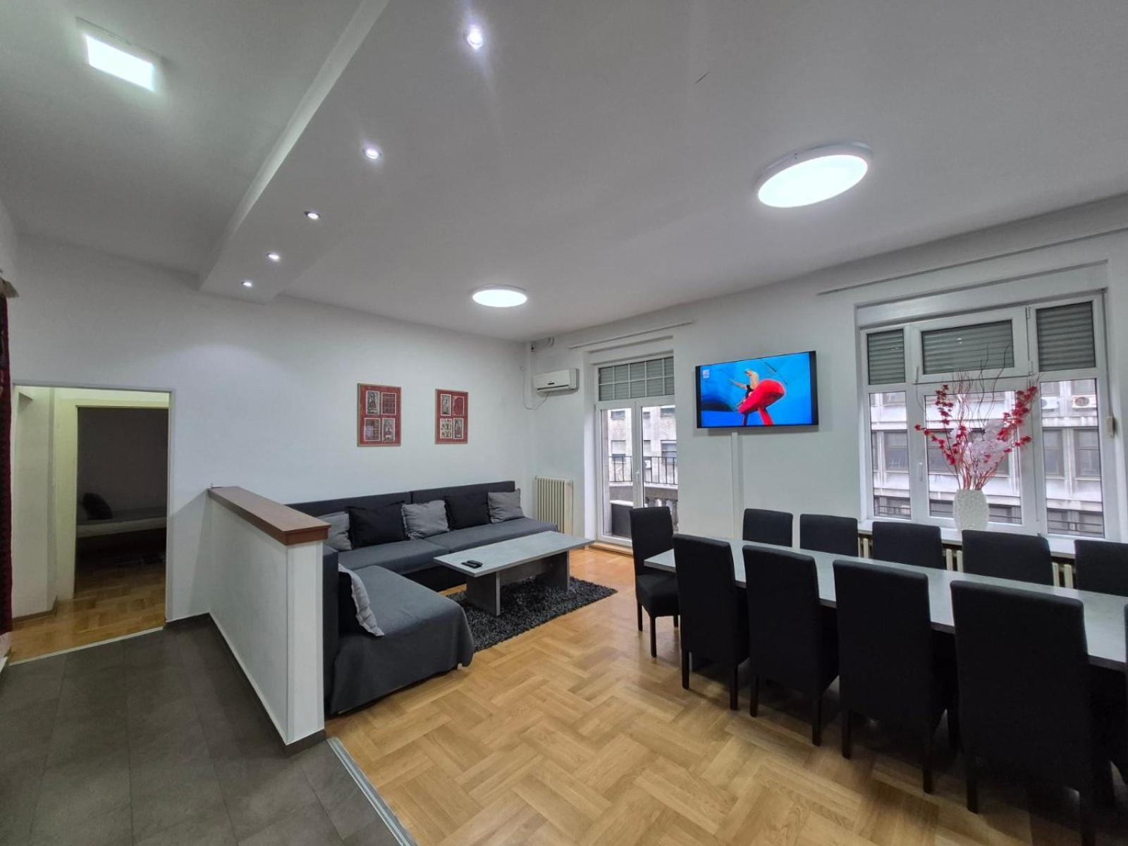 Authentic Belgrade Centre Apartments For Large Groups, Republic Square - Up To 47 People In 5 Apartments Pokoj fotografie