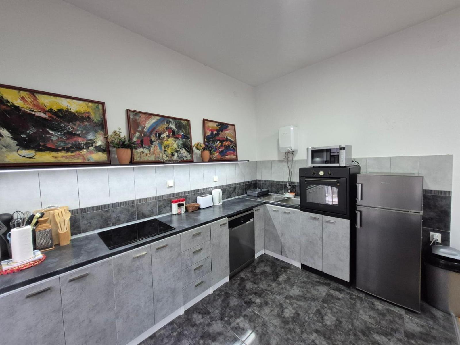 Authentic Belgrade Centre Apartments For Large Groups, Republic Square - Up To 47 People In 5 Apartments Pokoj fotografie