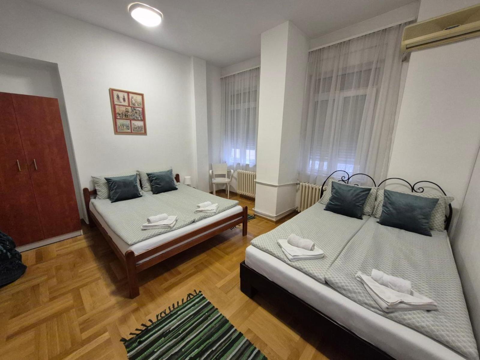 Authentic Belgrade Centre Apartments For Large Groups, Republic Square - Up To 47 People In 5 Apartments Pokoj fotografie