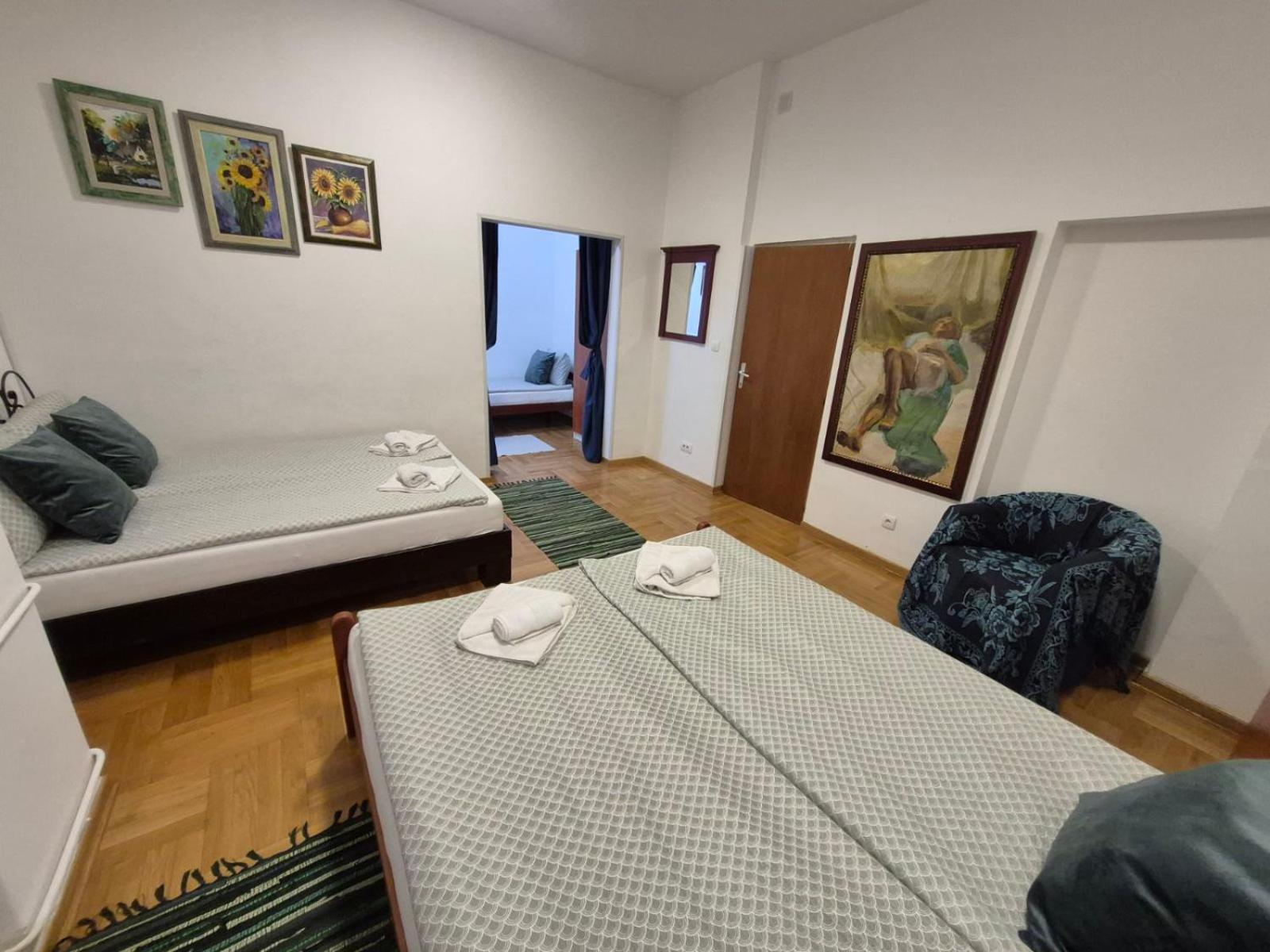 Authentic Belgrade Centre Apartments For Large Groups, Republic Square - Up To 47 People In 5 Apartments Pokoj fotografie