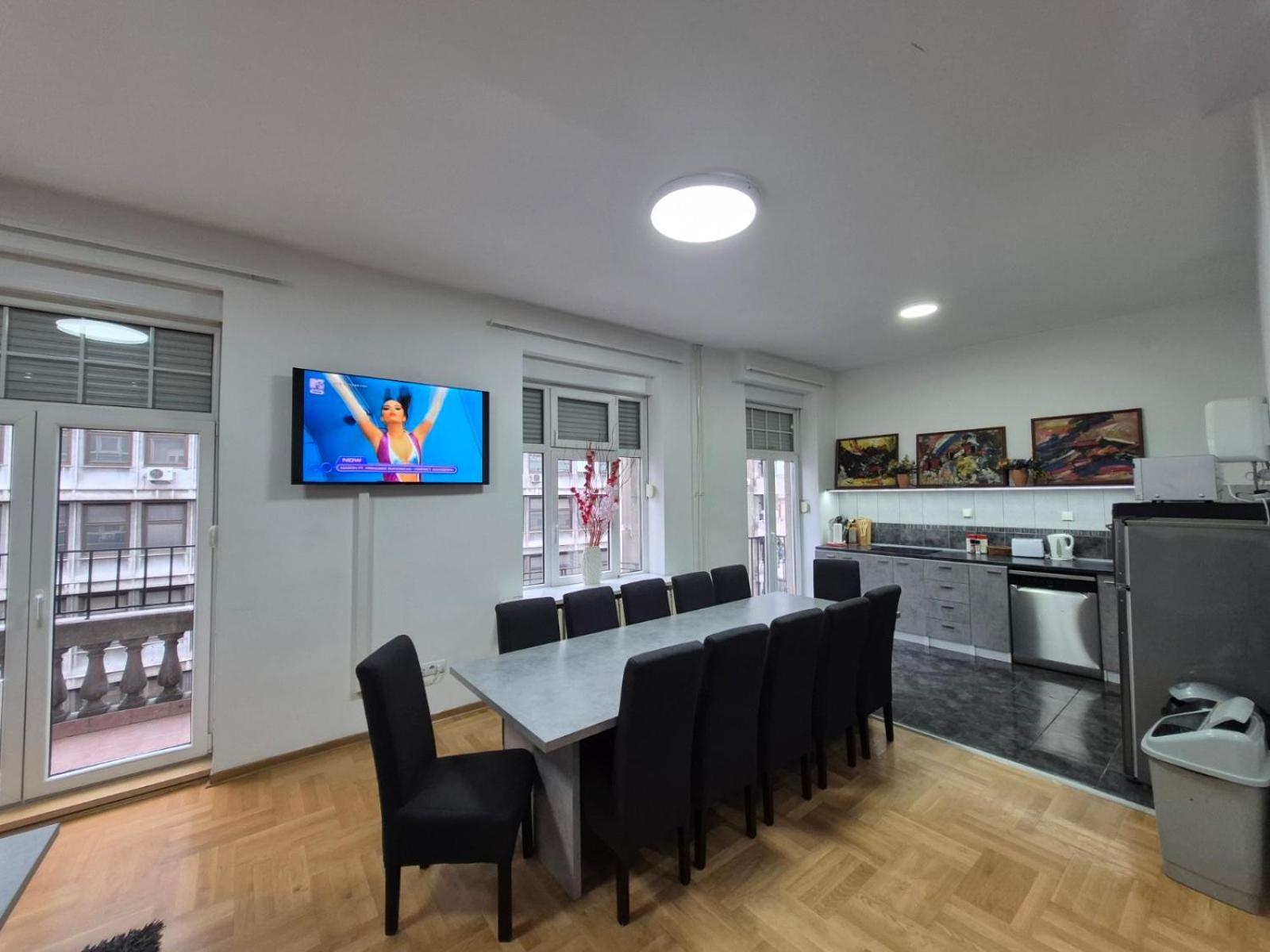 Authentic Belgrade Centre Apartments For Large Groups, Republic Square - Up To 47 People In 5 Apartments Pokoj fotografie