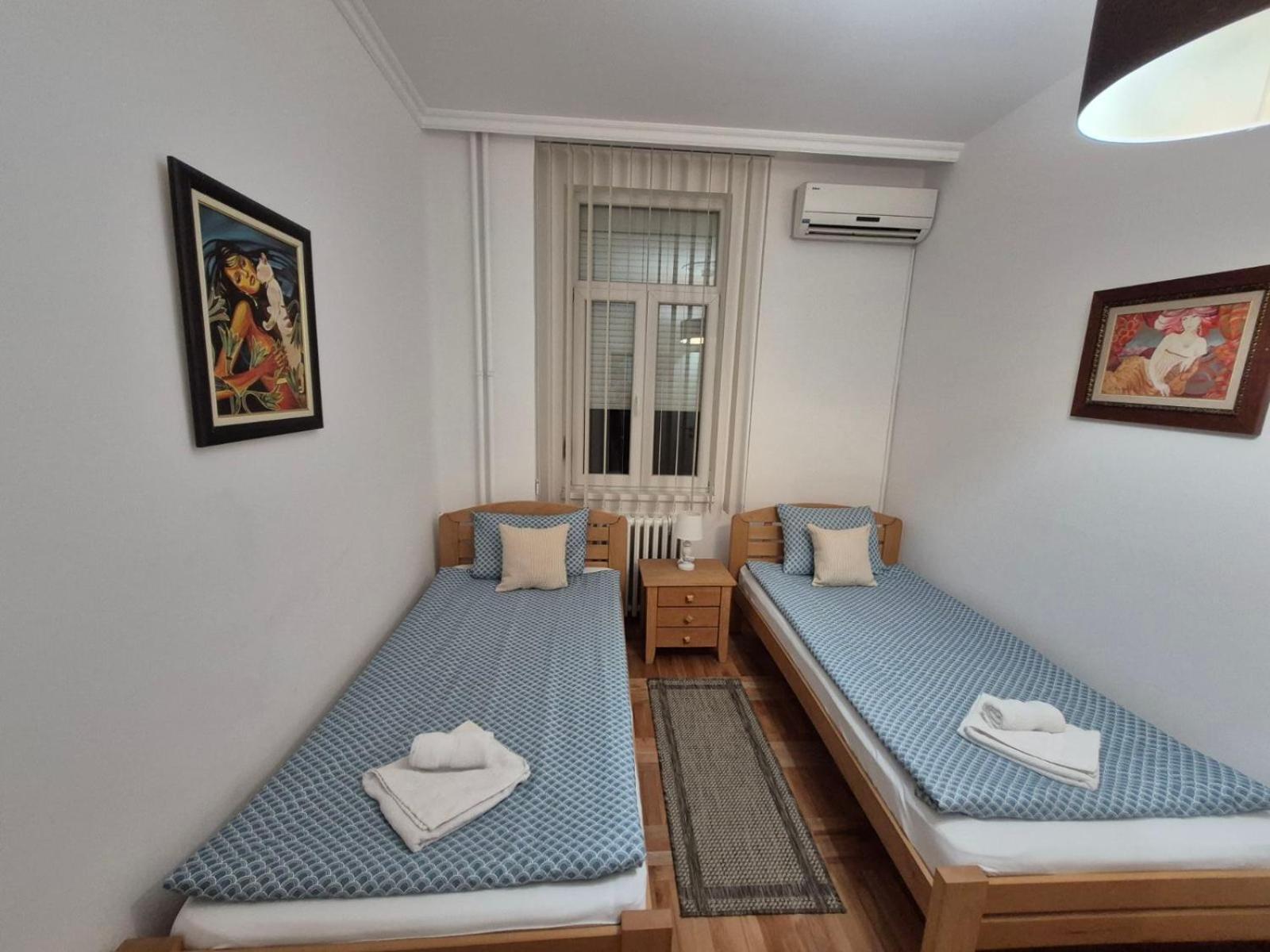 Authentic Belgrade Centre Apartments For Large Groups, Republic Square - Up To 47 People In 5 Apartments Pokoj fotografie