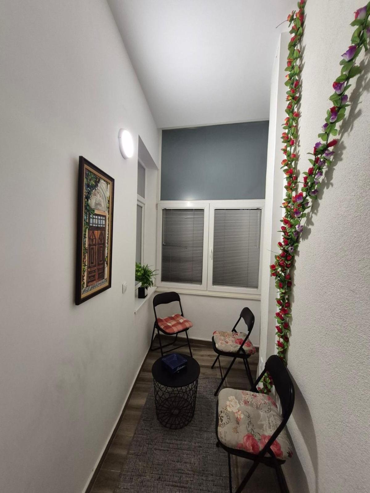 Authentic Belgrade Centre Apartments For Large Groups, Republic Square - Up To 47 People In 5 Apartments Pokoj fotografie