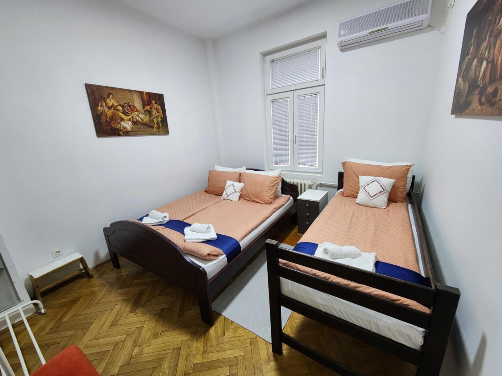 Authentic Belgrade Centre Apartments For Large Groups, Republic Square - Up To 47 People In 5 Apartments Pokoj fotografie
